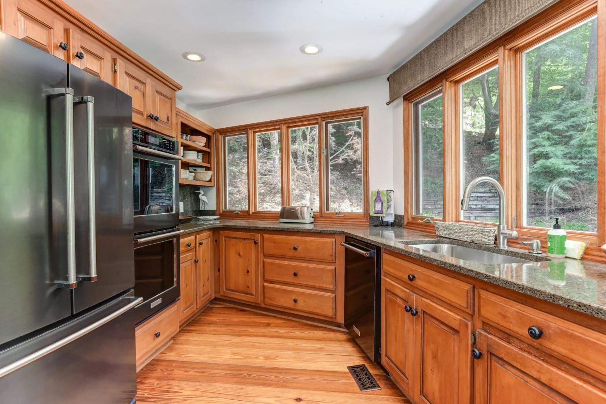 Falken Haus - Relax In Seclusion With Panoramic Lake Views Jasper Exterior photo