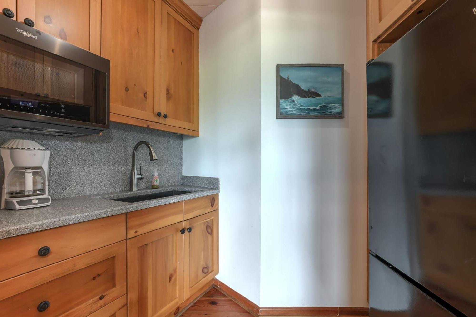 Falken Haus - Relax In Seclusion With Panoramic Lake Views Jasper Exterior photo