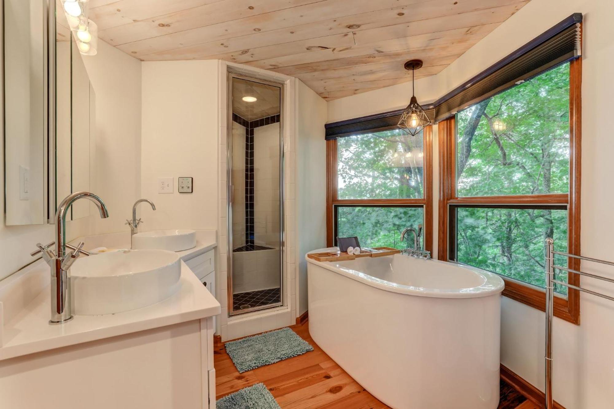 Falken Haus - Relax In Seclusion With Panoramic Lake Views Jasper Exterior photo