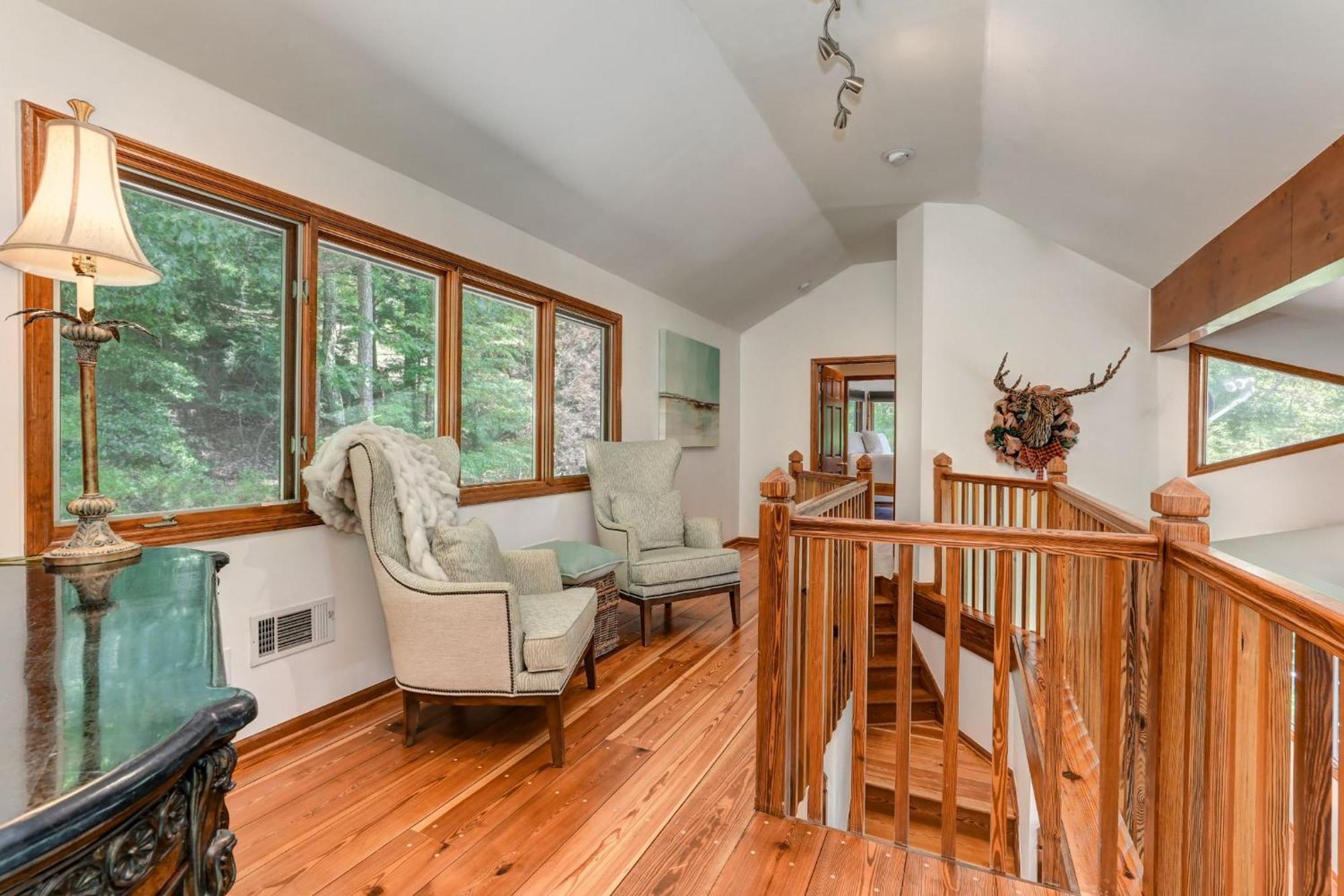 Falken Haus - Relax In Seclusion With Panoramic Lake Views Jasper Exterior photo