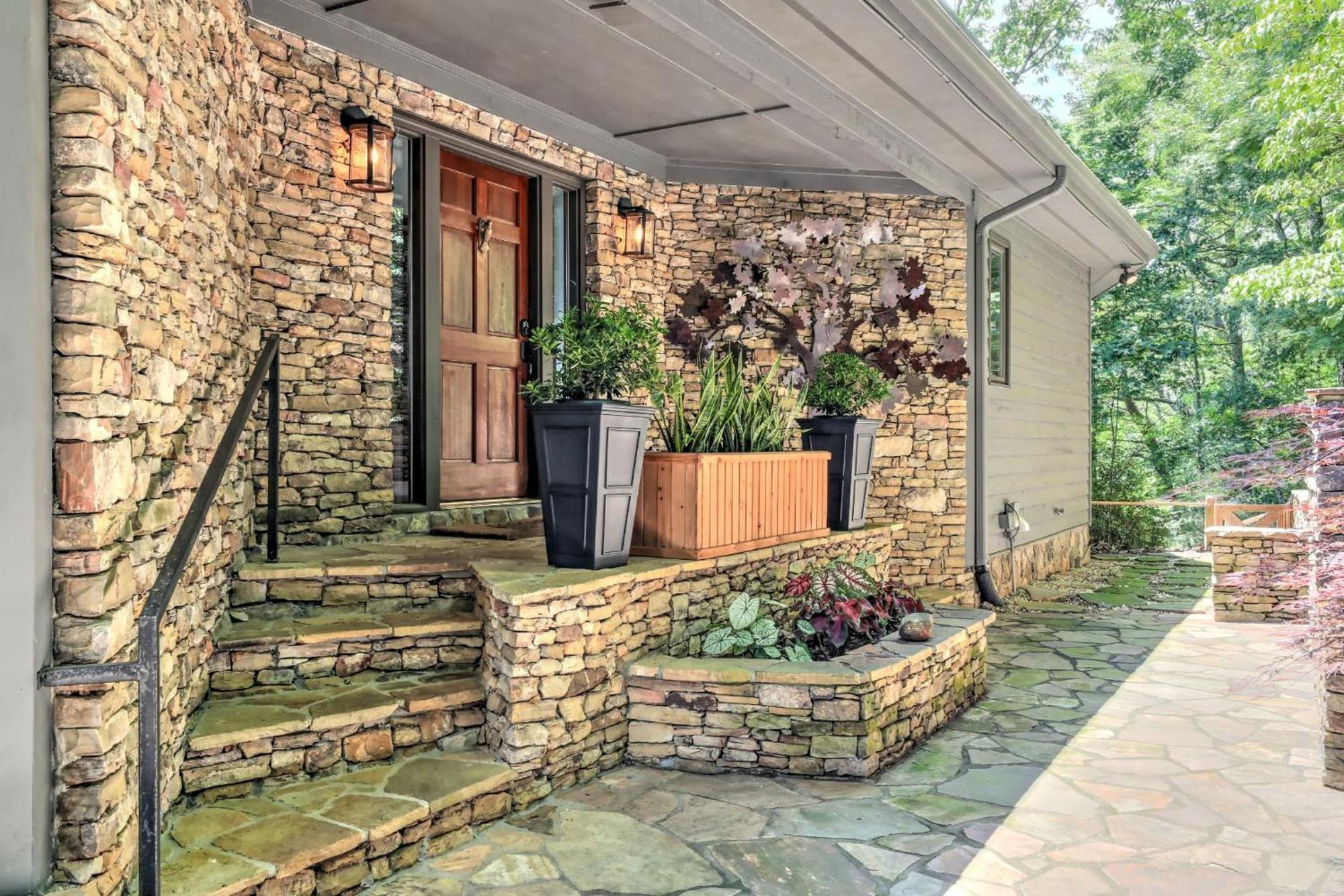 Falken Haus - Relax In Seclusion With Panoramic Lake Views Jasper Exterior photo