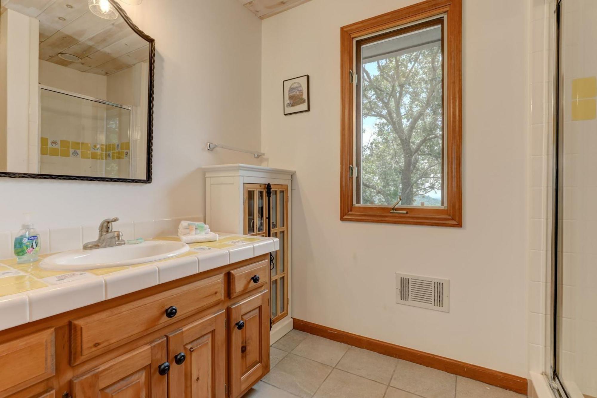 Falken Haus - Relax In Seclusion With Panoramic Lake Views Jasper Exterior photo
