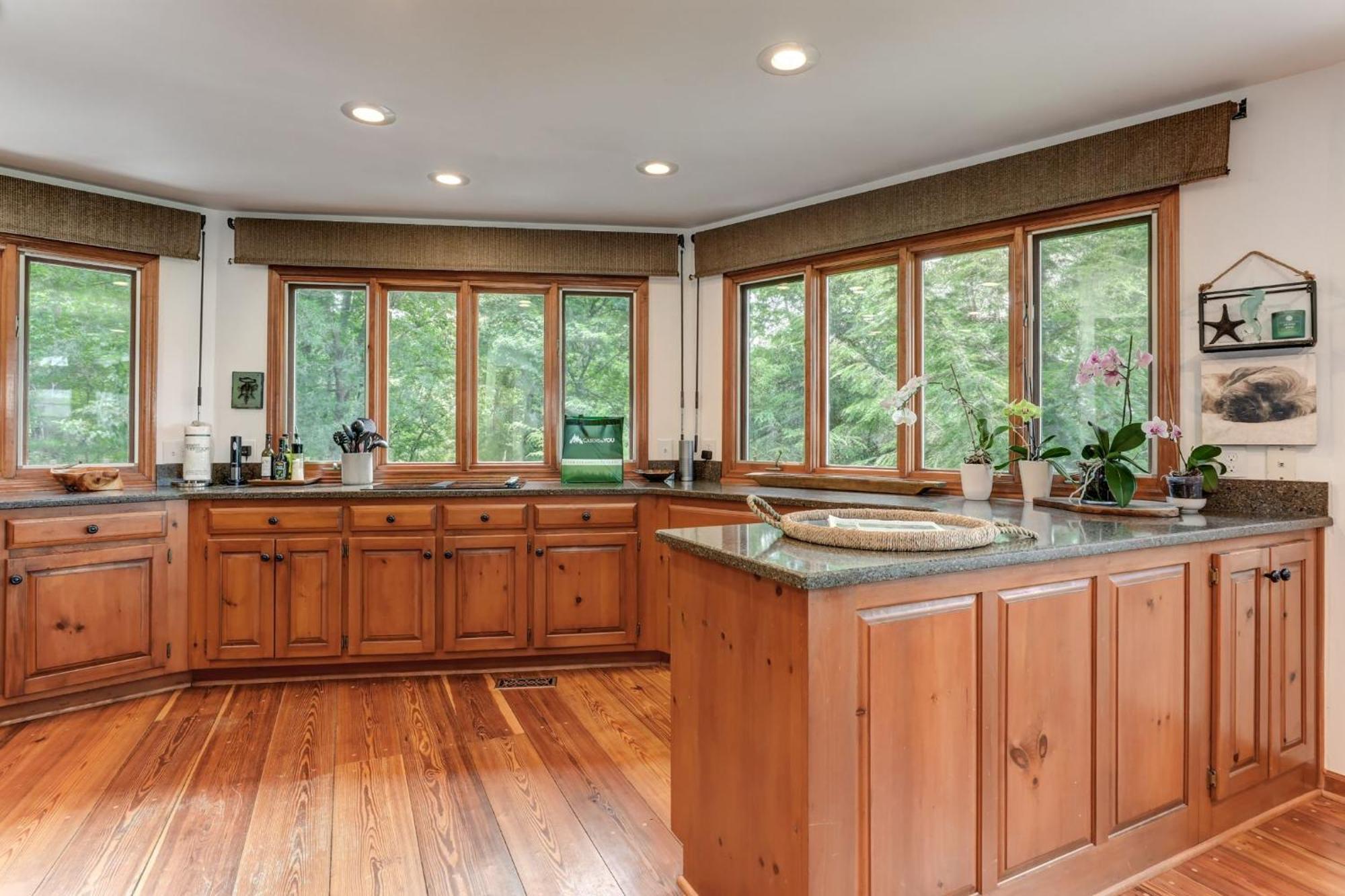 Falken Haus - Relax In Seclusion With Panoramic Lake Views Jasper Exterior photo