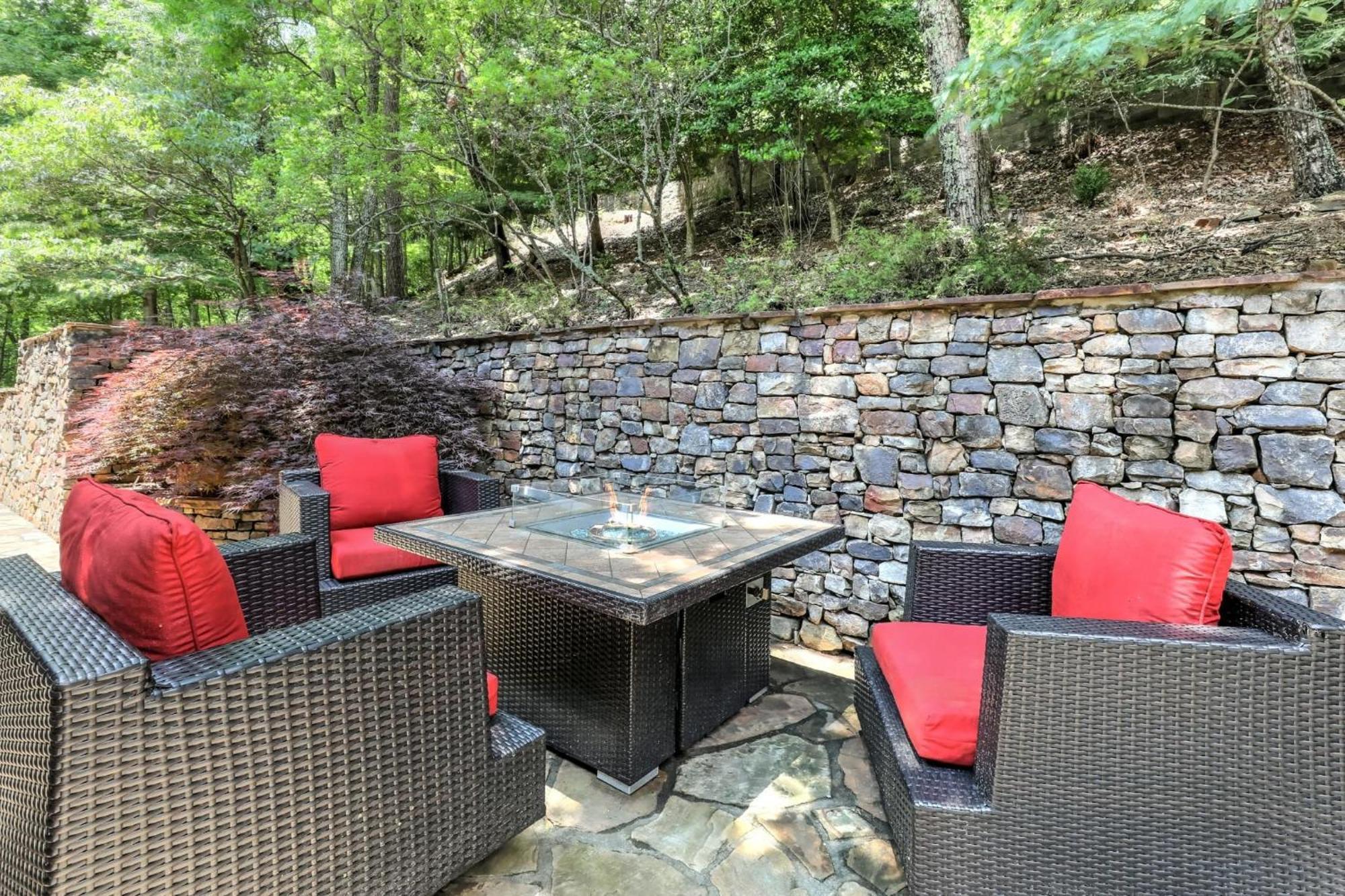 Falken Haus - Relax In Seclusion With Panoramic Lake Views Jasper Exterior photo