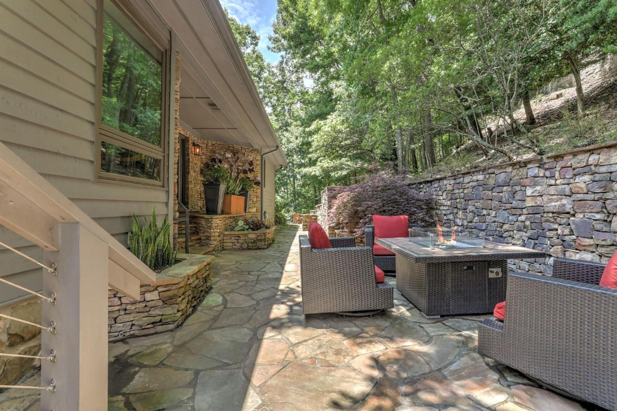 Falken Haus - Relax In Seclusion With Panoramic Lake Views Jasper Exterior photo
