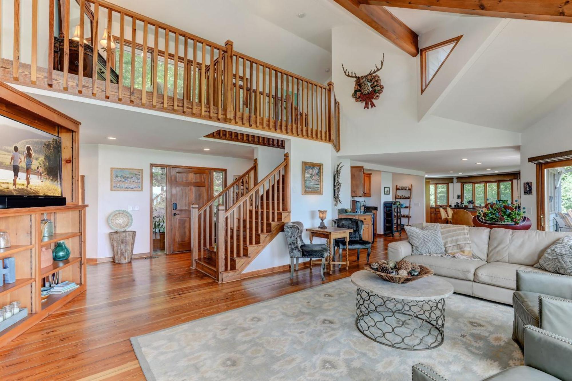 Falken Haus - Relax In Seclusion With Panoramic Lake Views Jasper Exterior photo