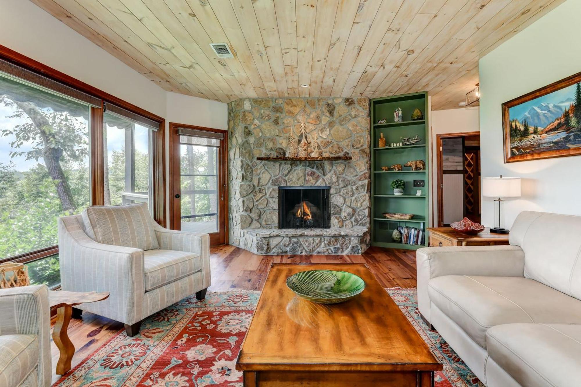 Falken Haus - Relax In Seclusion With Panoramic Lake Views Jasper Exterior photo